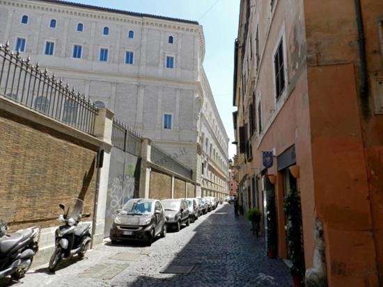 House 58 - Campo De Fiori Apartment *